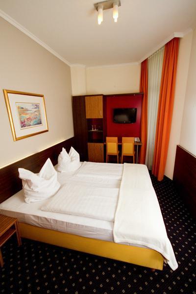 Hotel Tourist Frankfurt am Main Eksteriør bilde